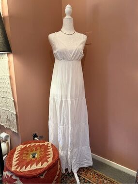 Source Unknown White Sleeveless Maxi Dress with Lace Yoke